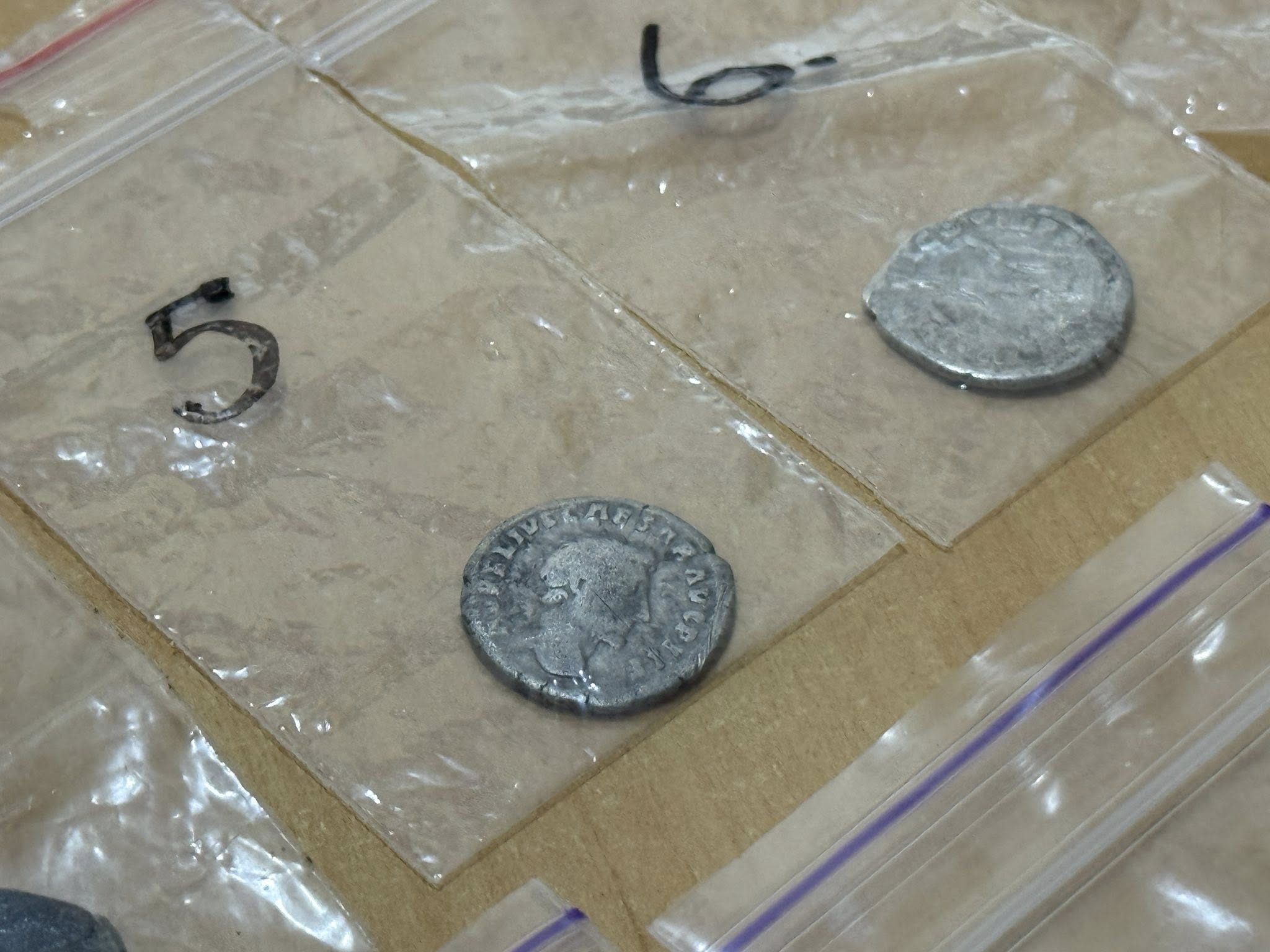 Львівські митники передали до музею вилучені на кордоні монети Римської імперії – 01