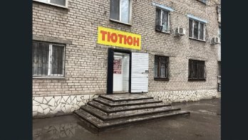 Біля аптек і посеред вулиць: де в Україні нелегально продають сигарети – 15