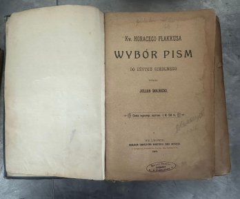 У Раві-Руській 51-річний поляк намагався вивезти з України старовинні книги – 05