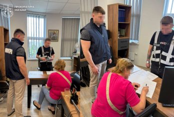 Двох посадовиць Держгеокадастру підозрюють у незаконній передачі 1,4 га лісу на Дрогобиччині – 01