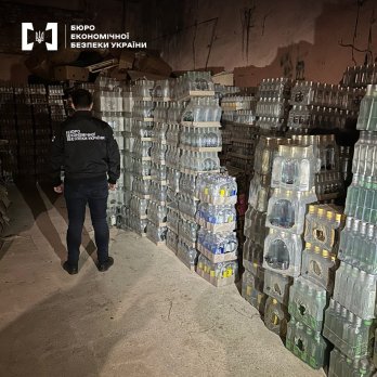 На Львівщині БЕБ викрило два підпільні цехи з виготовлення контрафактного алкоголю – 06