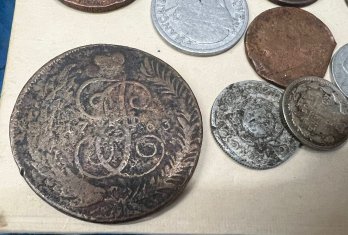 Українець спробував вивезти до Румунії старовинні монети і книгу – 01
