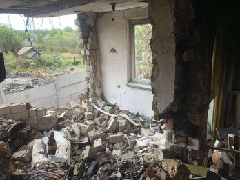 Уламки російської ракети знищили будинок відомого львівського художника – 08