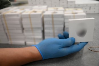 На кордоні з Львівщиною польські митники виявили 744 гаджети Apple – 01