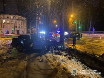 У Львові через зіткнення BMW та Toyota постраждали два водії та 10-річна дівчина – 02