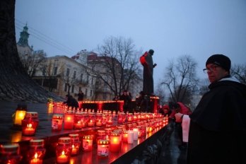 У Львові вшанували пам’ять жертв голодоморів – 02