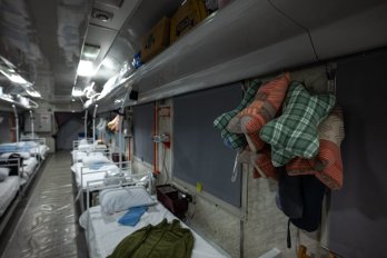 Укрзалізниця продемонструвала єдиний у світі медичний евакуаційний потяг – 04