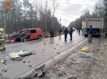 Четверо людей загинули в зіткненні мікроавтобуса з вантажівкою на Рівненщині – 02