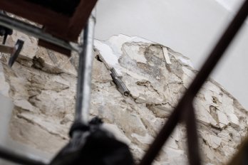 Реставратори відновлюють стінописи колишньої галереї домініканського монастиря у Львові