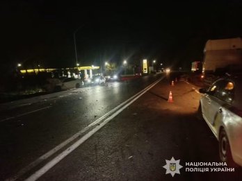 Двоє людей травмувалися у ДТП з вантажівкою поблизу Львова – 02