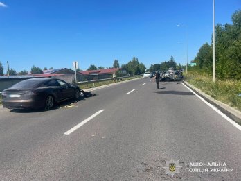 Біля Львова через зіткнення з Tesla згорів автомобіль – 02