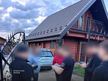 Командир з Рівного змушував військових робити ремонт у його будинку на Львівщині – 04