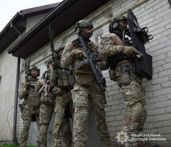 На Львівщині затримали п'яного 50-річного водія за погрози правоохоронцям гранатою – 01