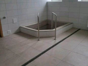 На Львівщині продають будівлю колишньої лазні за понад 9 млн грн – 02