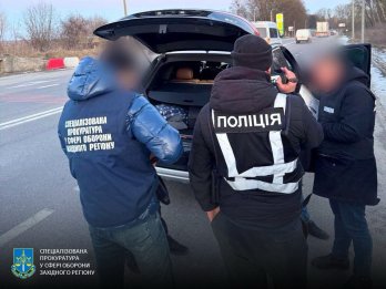 За кордон за 9 тис. доларів: на Львівщині затримали переправника ухилянтів – 02