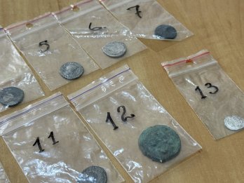 Львівські митники передали до музею вилучені на кордоні монети Римської імперії – 03