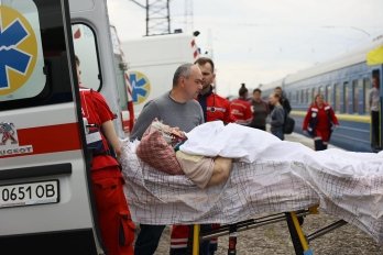 До Львова прибув медичний потяг з важкопораненими цивільними – 06