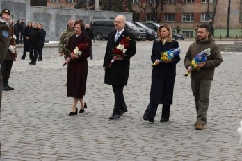 Зеленський разом з президентом Латвії вшанували пам’ять загиблих захисників на Личаківському цвинтарі – 01