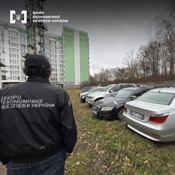 На Львівщині викрили схему ввезення 12 авто під виглядом гуманітарної допомоги – 01