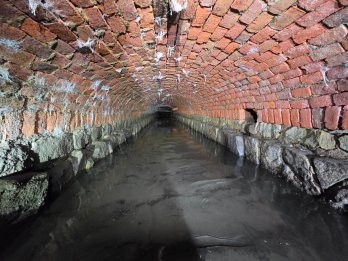 У Стрию під час ремонту дороги виявили підземелля часів Австро-Угорщини – 06