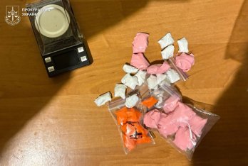 У лісі біля Львова затримали 22-річного чоловіка з “закладками” канабісу – 02