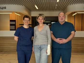 Зчесала пальці до кістки тросом: медики врятували руку львівській вчительці – 01