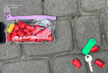 У Львові 5-річна дитина допомагала матері продавати наркотики через «закладки» – 01
