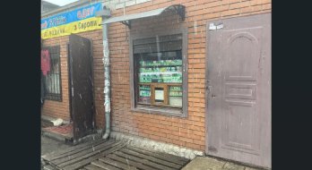 Біля аптек і посеред вулиць: де в Україні нелегально продають сигарети – 11