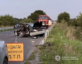 На Львівщині у ДТП з 17-річним водієм загинули двоє пасажирів Mercedes – 01