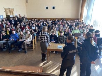 Профілактичні лекції з школярами. Фото: Ювенальна превенція Львівської області