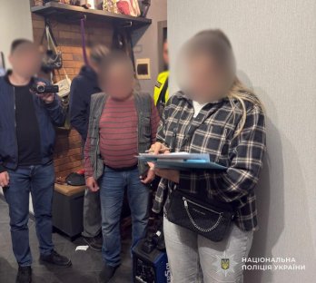 “Штампували дітей”: на Львівщині викрили фіктивну схему виїзду за кордон – 03