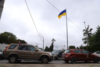 Волонтери з балтійських країн привезли на Львівщину ще 80 автомобілів для військових – 01
