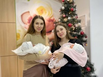 Рідні сестри зі своїми малятами. Фото: Львівська міськрада