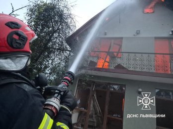 Рятувальники показали перші кадри наслідків масованих ударів по Львівщині – 02