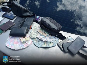 Обіцяли за 18,2 тисячі доларів допомогти втекти з армії і виїхати за кордон: у Львові затримали підозрюваних – 02