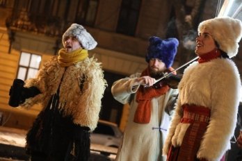 На площі Маланюка у Львові відкрили музичну ялинку – 03