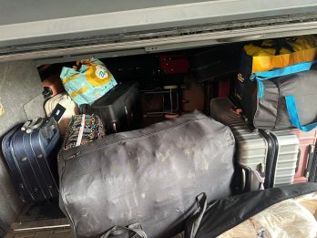 Митники виявили контрабанду брендового одягу та взуття на понад 750 тис. грн на Львівщині – 02