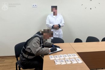 Фото викриття правоохоронцями лікаря