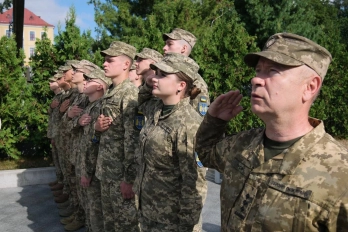 У Львові діти захисників підняли прапор на найбільший флагшток області – 05