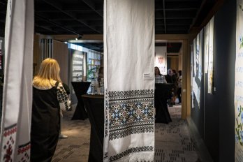 У ZAG представили унікальну виставку вишитих рушників родинами військових – 03