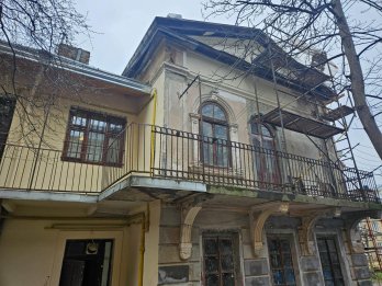 Будинок №2 на вулиці Сніжній у Львові