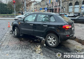 У центрі Львова 57-річний водій Renault помер за кермом