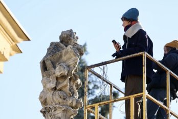 Лишайник на скульптурах: у Львові перевірили фігури на соборі Святого Юра – 02