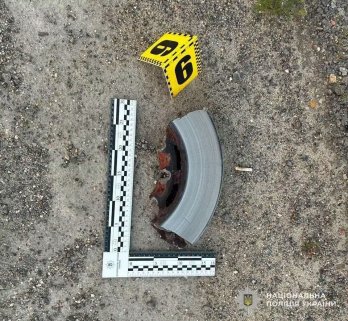 На трасі біля Львова деталь від фури пробила лобове скло авто: травмована дитина – 03