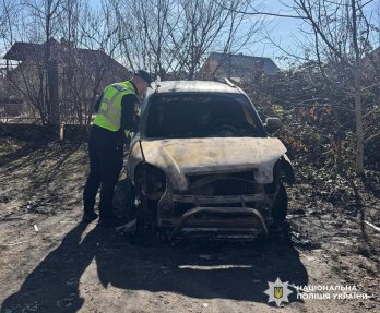 У Мостиськах група підлітків на замовлення РФ підпалила три автомобілі – 04