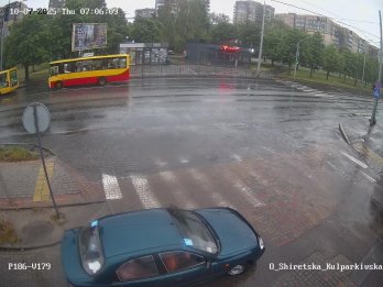 У Львові через зливу затопило декілька вулиць і автостоянку біля ЖК – 04