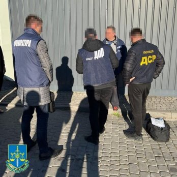 Правоохоронці затримали головного інспектора податкової Волинської області: вимагав чималий хабар – 01