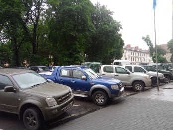 «Майже як вдома»: британські волонтери відвідали Львів та передали понад 20 пікапів для українських військових – 05