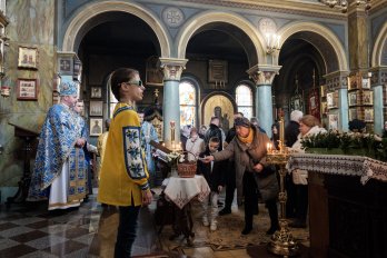 На Стрітення у Львові запалили свічки на могилах загиблих воїнів