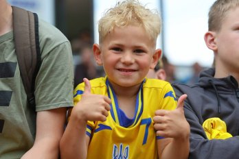 П’ять тисяч голосів, «Червона рута» і тату про солдата: збірна повернулась до Львова – 08